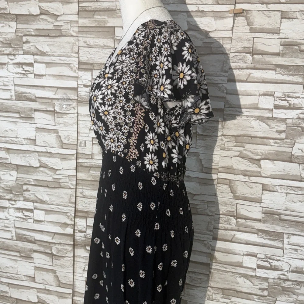 REPOSHED Black Daisy-Print V-Neck Maxi Dress - Picture 4 of 12
